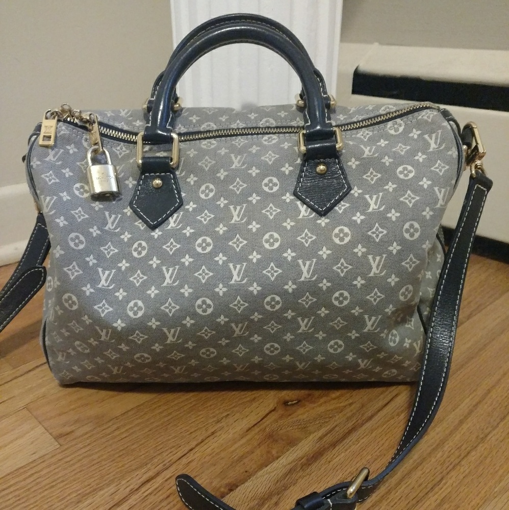 Authentic Louis Vuitton Bandoulier 30